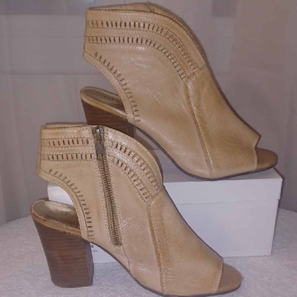 Diba True Tan Peep-Toe Heels, Made With Genuine Soft Leather.  Sizs 8.5